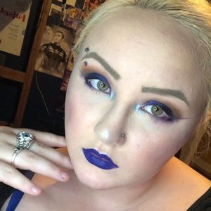 Meet your Posher, Ella